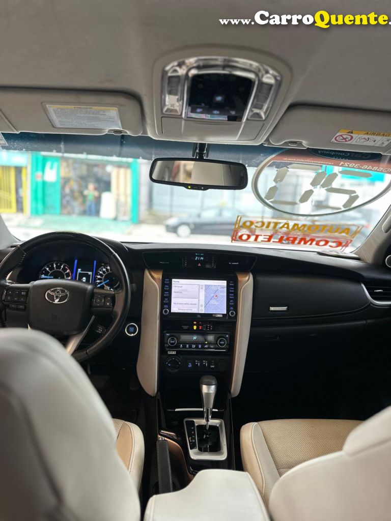 TOYOTA   HILUX SW4 SRX DIAMO. 4X4 2.8 TB DIE AUT.   PRETO 2020 2.8 DIESEL - Loja