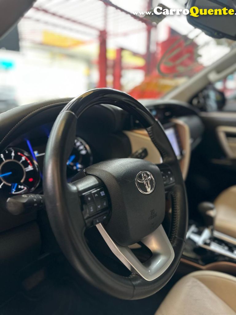 TOYOTA   HILUX SW4 SRX DIAMO. 4X4 2.8 TB DIE AUT.   PRETO 2020 2.8 DIESEL - Loja