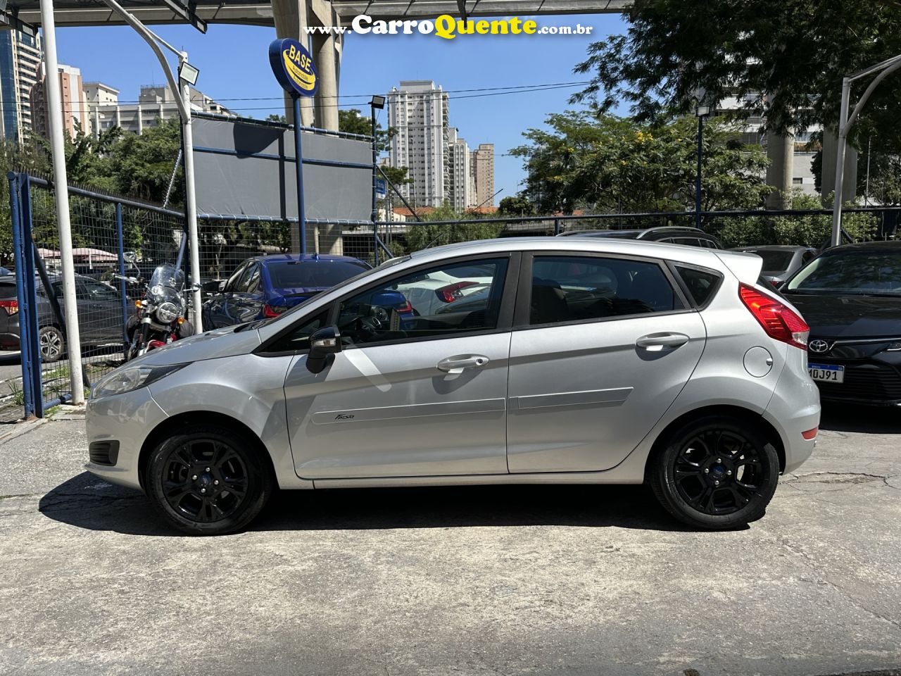 FORD   FIESTA SEL 1.6 16V FLEX  AUT. 5P   PRATA 2017 1.6 16V FLEX - Loja