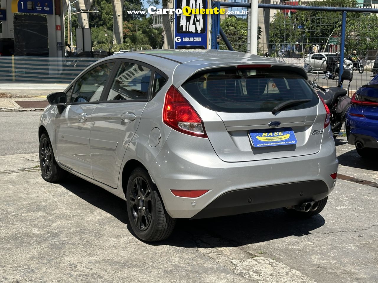 FORD   FIESTA SEL 1.6 16V FLEX  AUT. 5P   PRATA 2017 1.6 16V FLEX - Loja