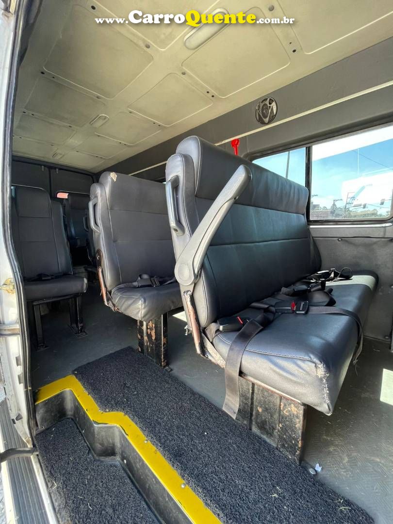 MERCEDES-BENZ SPRINTER 2.2 4025 VAN 413 RODADO DUPLO 16+1 LUGARES 2010 - Loja