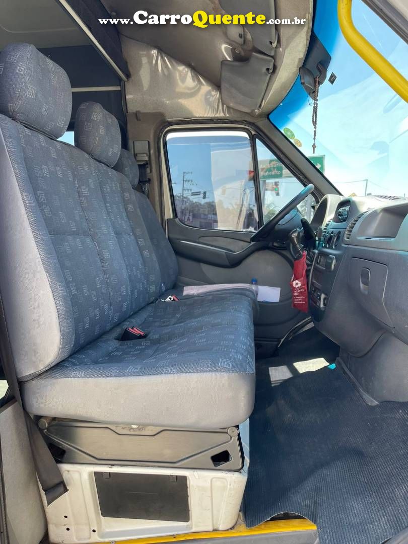 MERCEDES-BENZ SPRINTER 2.2 4025 VAN 413 RODADO DUPLO 16+1 LUGARES 2010 - Loja