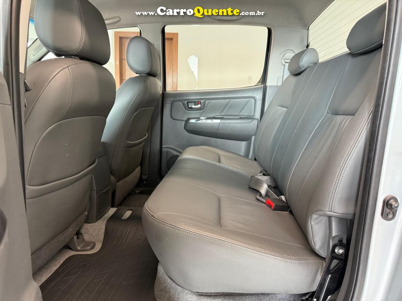 TOYOTA   HILUX CD SRV 4X2 2.7 FLEX 16V AUT.   PRATA 2015 2.7 FLEX - Loja