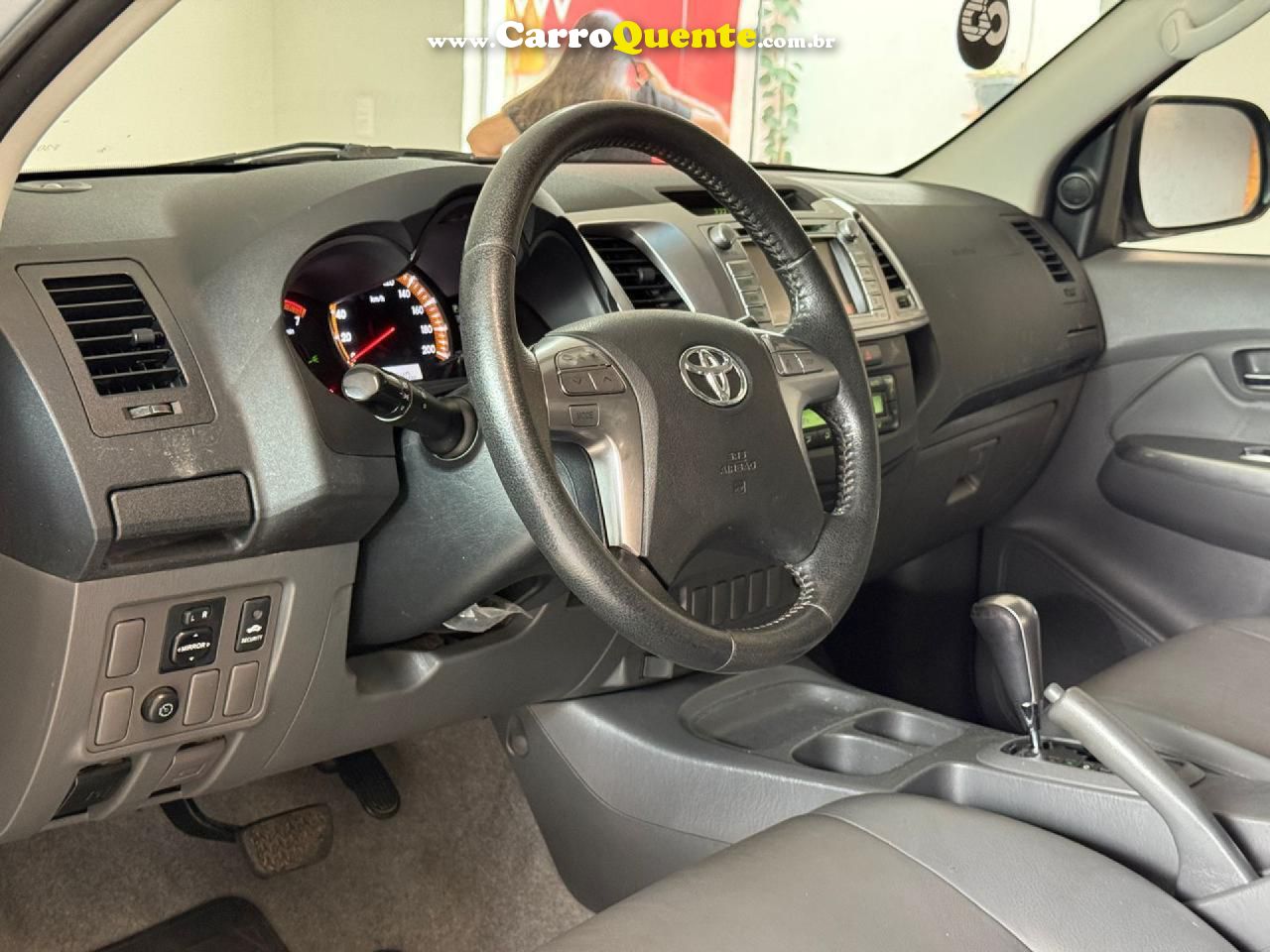 TOYOTA   HILUX CD SRV 4X2 2.7 FLEX 16V AUT.   PRATA 2015 2.7 FLEX - Loja