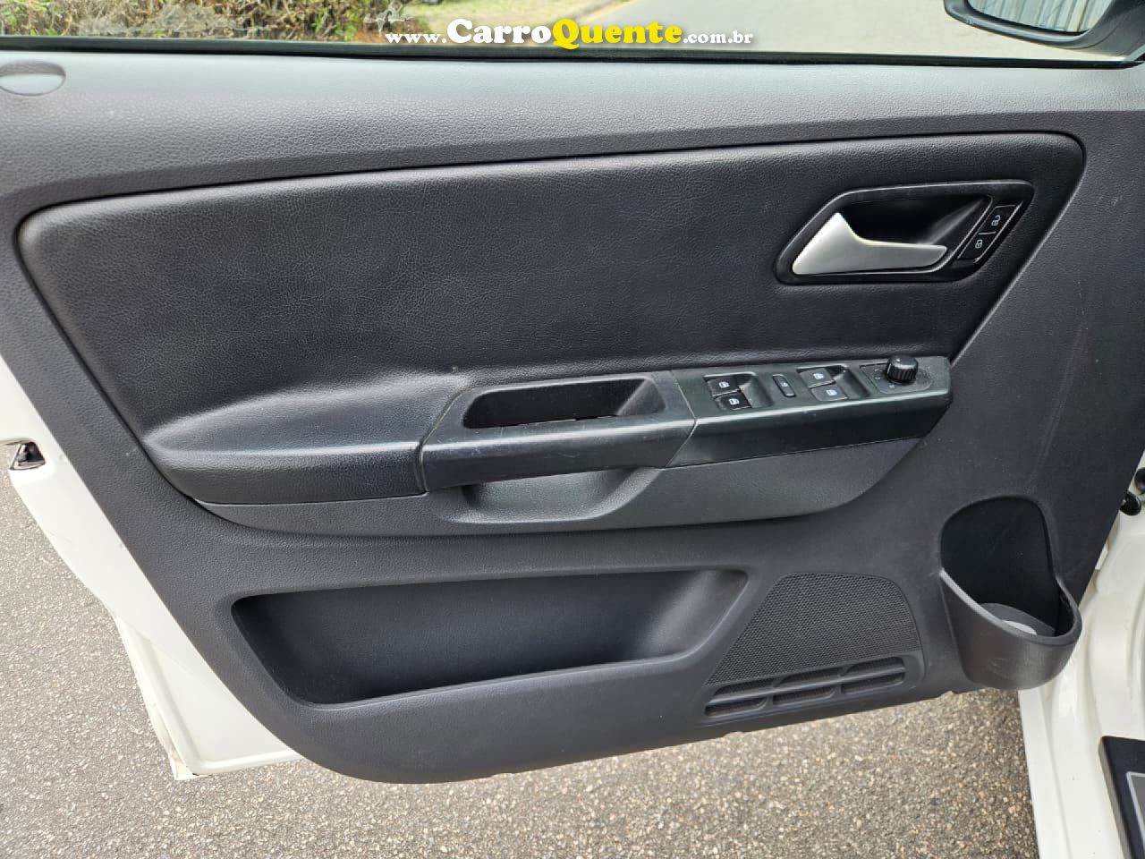 VOLKSWAGEN   FOX ROCK IN RIO 1.6 MI TOTAL FLEX 8V 5P   BRANCO 2014 1.6 FLEX - Loja