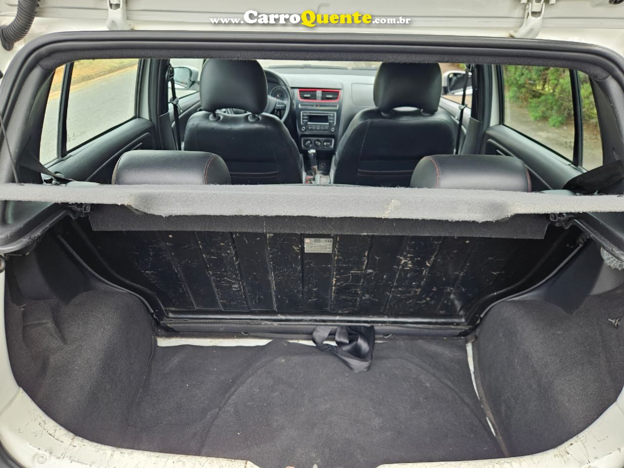 VOLKSWAGEN   FOX ROCK IN RIO 1.6 MI TOTAL FLEX 8V 5P   BRANCO 2014 1.6 FLEX - Loja