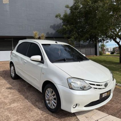 TOYOTA   ETIOS XS 1.5 FLEX 16V 5P MEC.   BRANCO 2017 1.5 FLEX