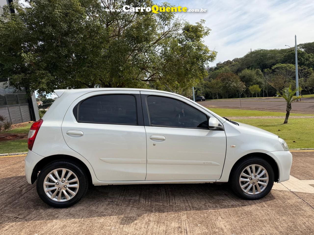 TOYOTA   ETIOS XS 1.5 FLEX 16V 5P MEC.   BRANCO 2017 1.5 FLEX - Loja
