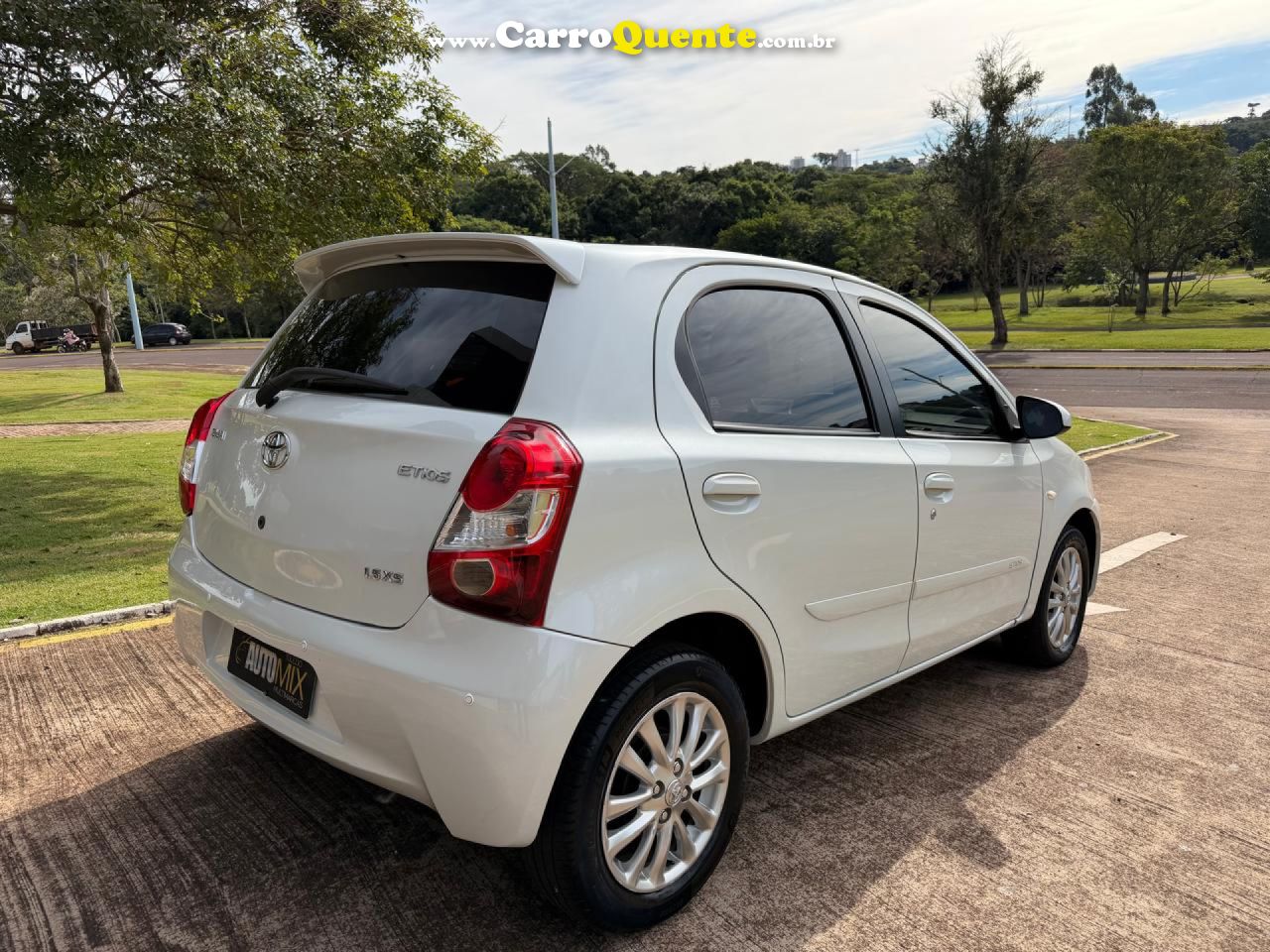 TOYOTA   ETIOS XS 1.5 FLEX 16V 5P MEC.   BRANCO 2017 1.5 FLEX - Loja