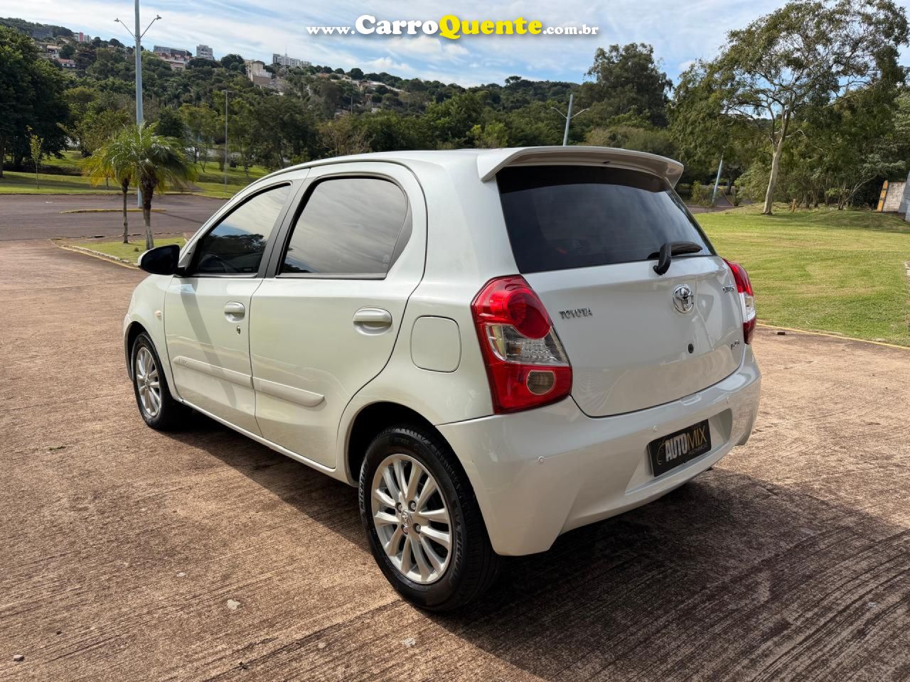 TOYOTA   ETIOS XS 1.5 FLEX 16V 5P MEC.   BRANCO 2017 1.5 FLEX - Loja