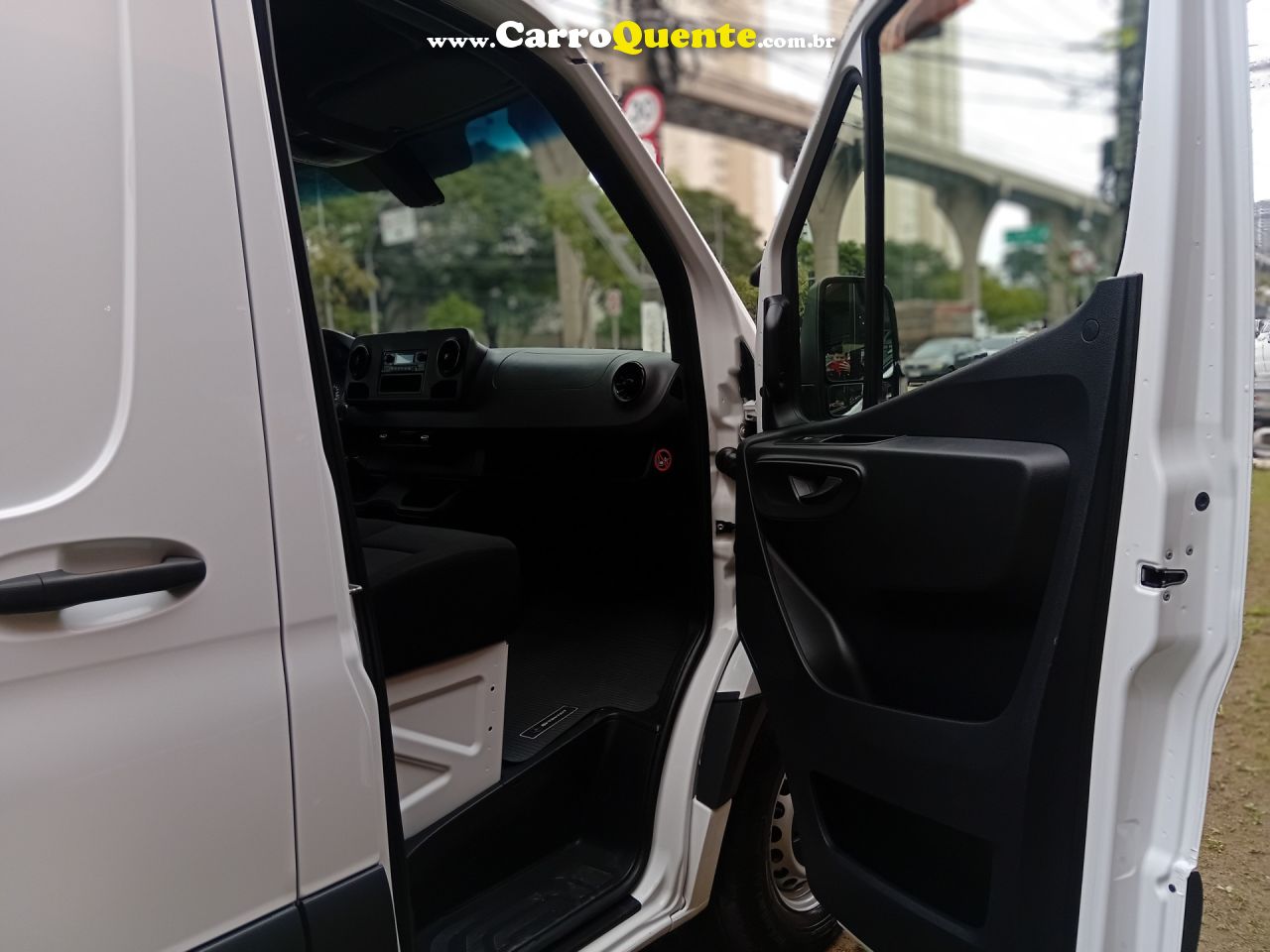 MERCEDES-BENZ   SPRINTER 315 FURGÃO STR. L T.A 2.0 DIES.   BRANCO 2023 2.0 DIESEL - Loja