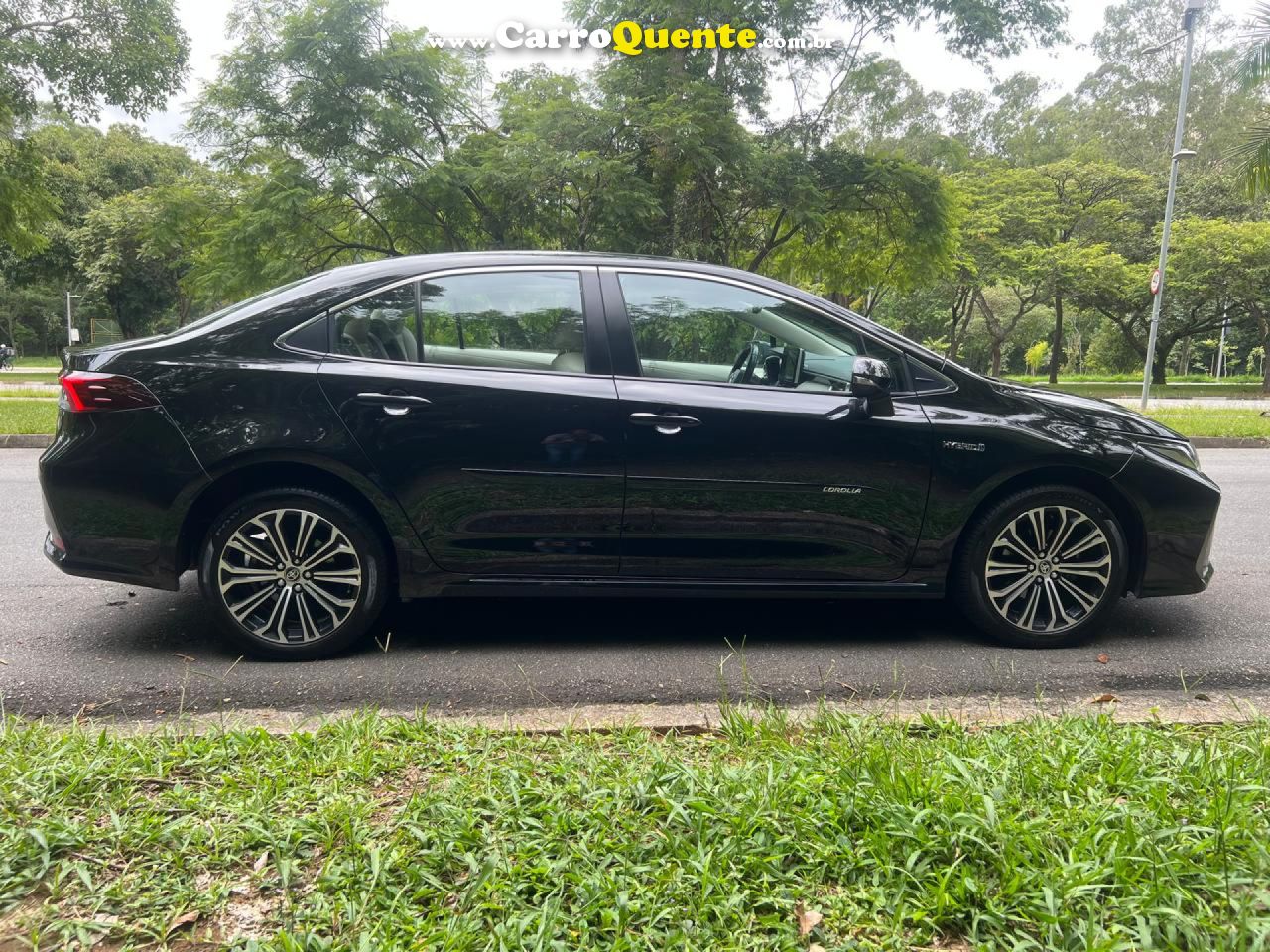 TOYOTA   ALTIS HIBRID PREMIUM   PRETO 2023 1.8 GASOLINA E ELÉTRICO - Loja