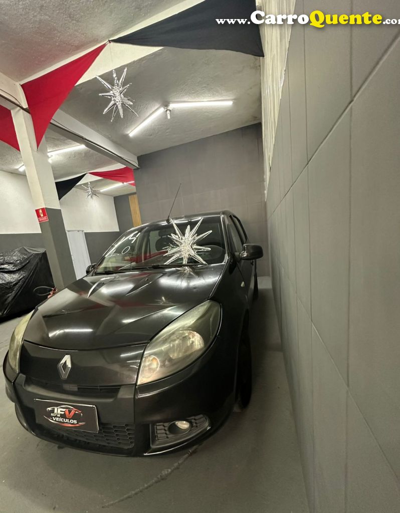 RENAULT   SANDERO EXPRESSION HI-FLEX 1.0 16V 5P   PRETO 2014 1.0 GASOLINA - Loja