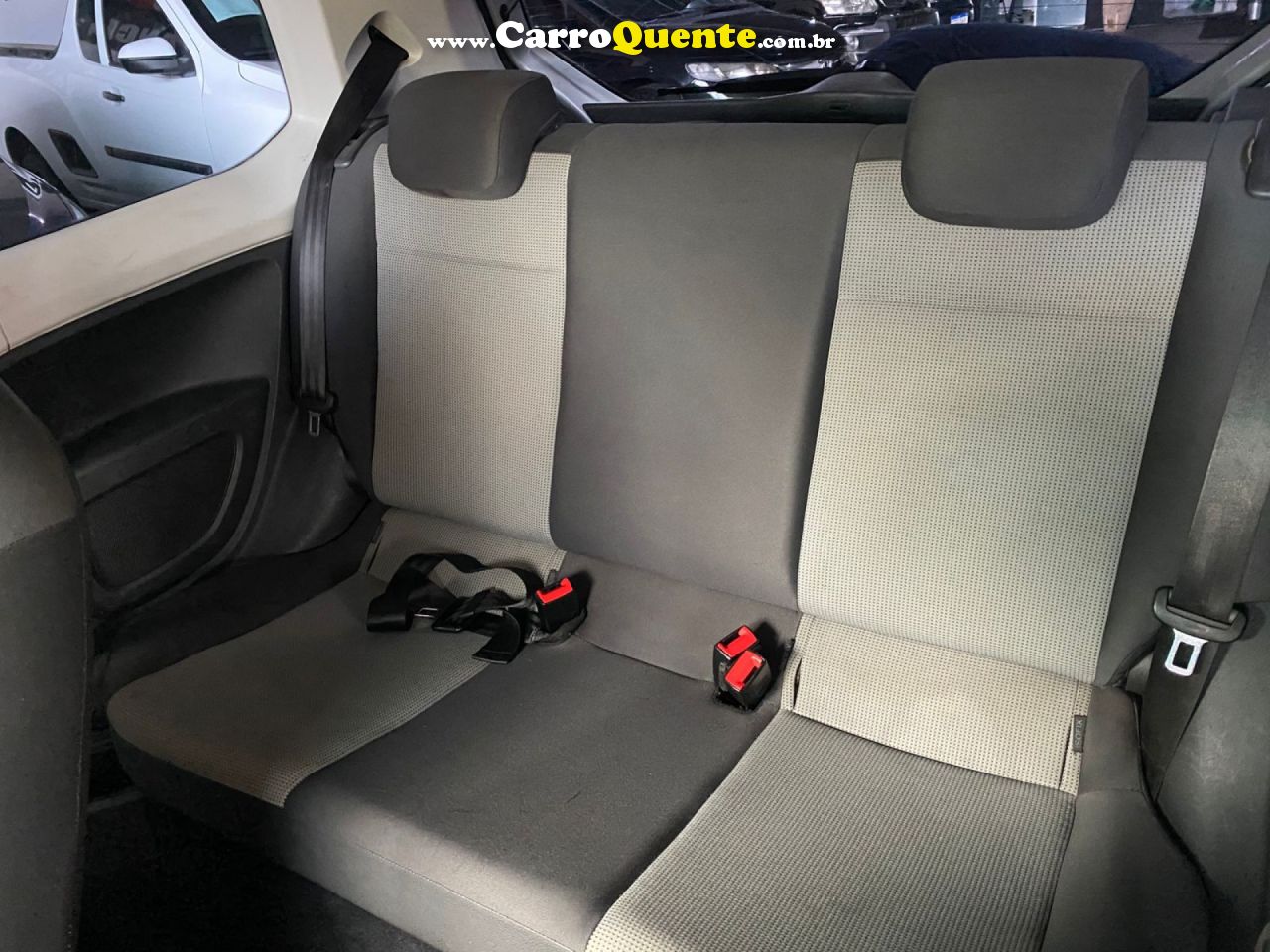 VOLKSWAGEN   UP! TAKE 1.0 T. FLEX 12V 3P   PRATA 2016 1.0 FLEX - Loja