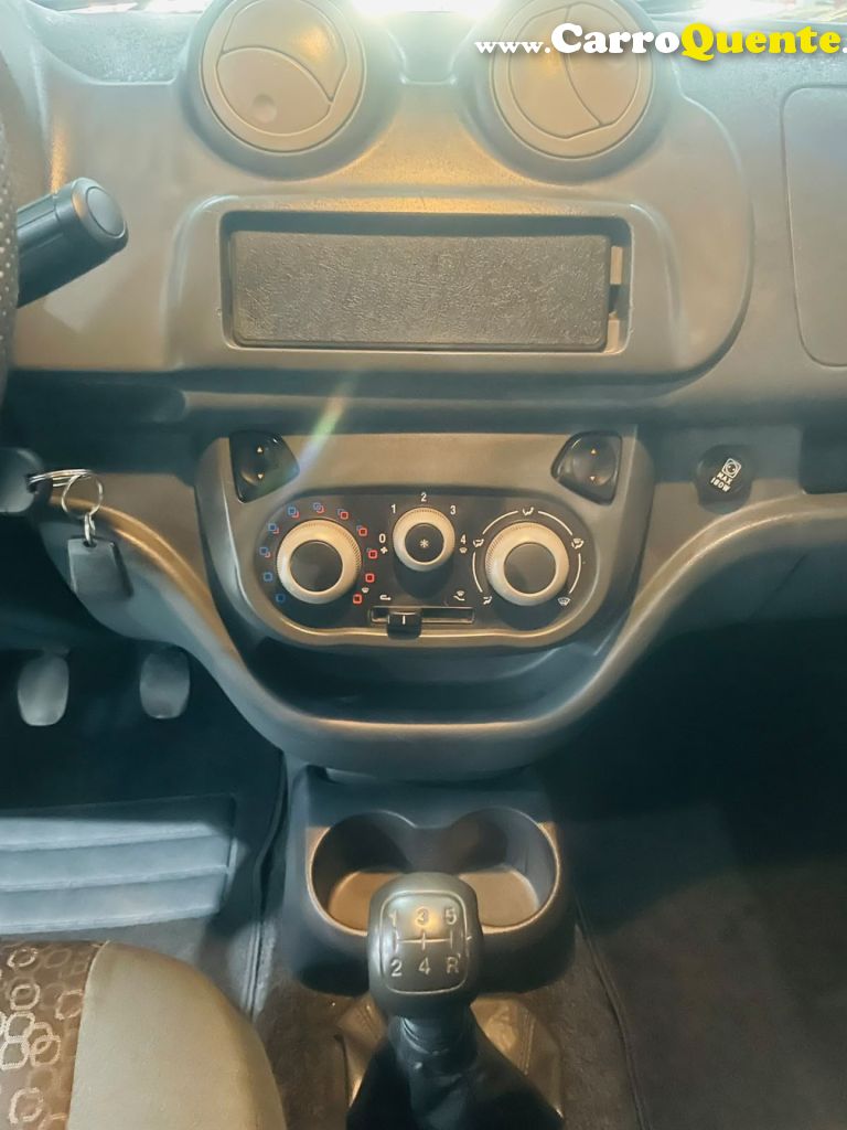 FIAT   UNO VIVACE CELEB. 1.0 EVO F.FLEX 8V 5P   PRATA 2011 1.0 GASOLINA - Loja