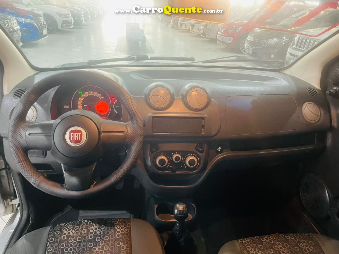 FIAT   UNO VIVACE CELEB. 1.0 EVO F.FLEX 8V 5P   PRATA 2011 1.0 GASOLINA - Loja