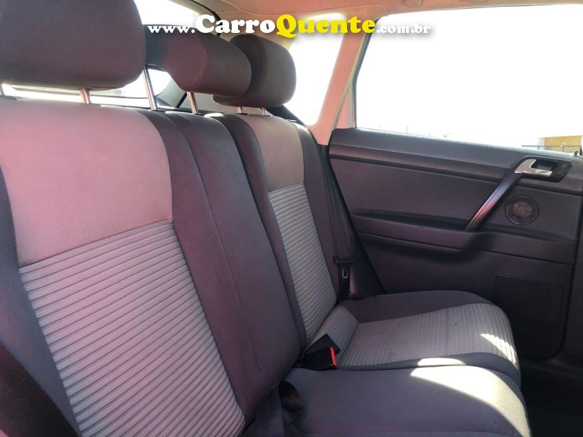 Volkswagen POLO 1.6 MI 8V FLEX 4P MANUAL - Loja