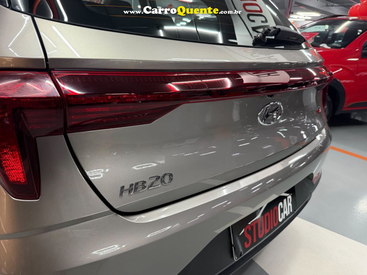 HYUNDAI   HB20 COMFORT    PRATA 2025 1.0 GASOLINA - Loja