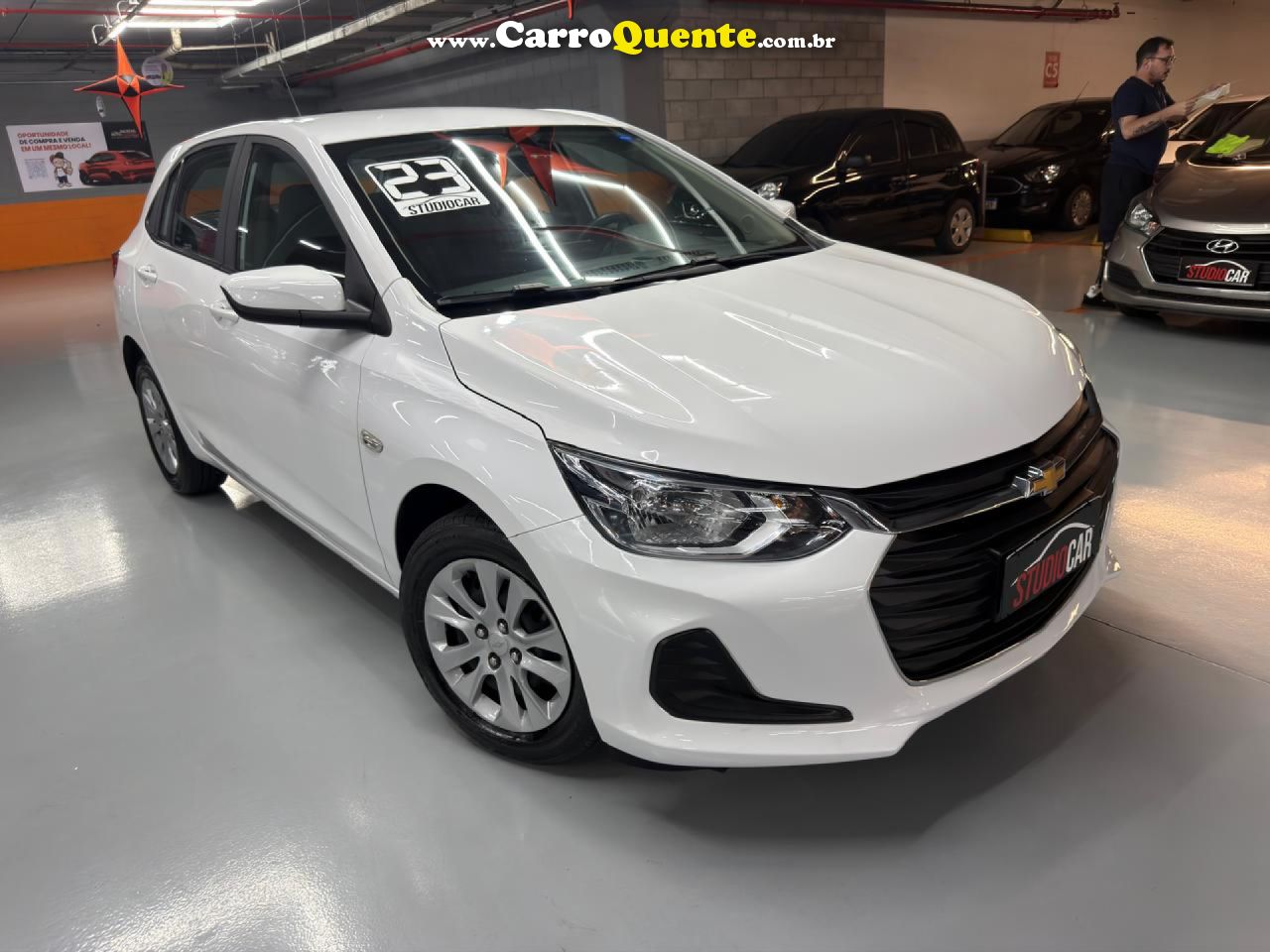 CHEVROLET   ONIX HATCH LT 1.0 12V FLEX 5P MEC.   BRANCO 2023 1.0 FLEX - Loja