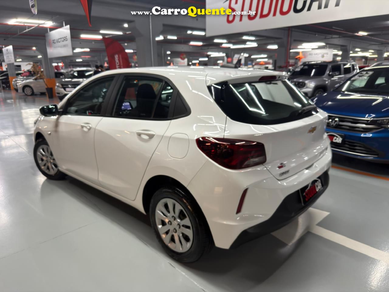 CHEVROLET   ONIX HATCH LT 1.0 12V FLEX 5P MEC.   BRANCO 2023 1.0 FLEX - Loja