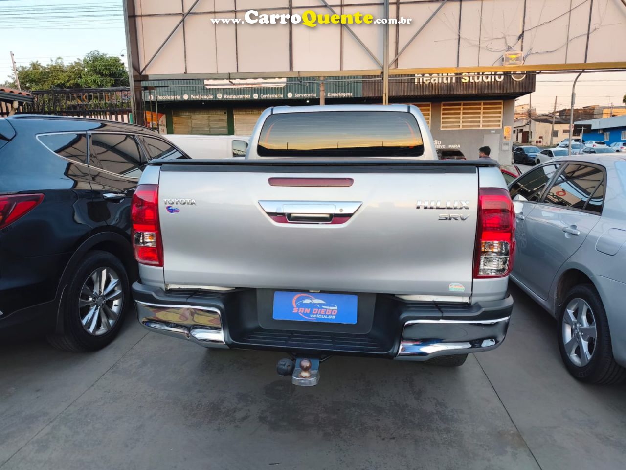 TOYOTA   HILUX CD SRV 4X4 2.8 TDI DIESEL AUT.   PRATA 2017 2.8 DIESEL - Loja