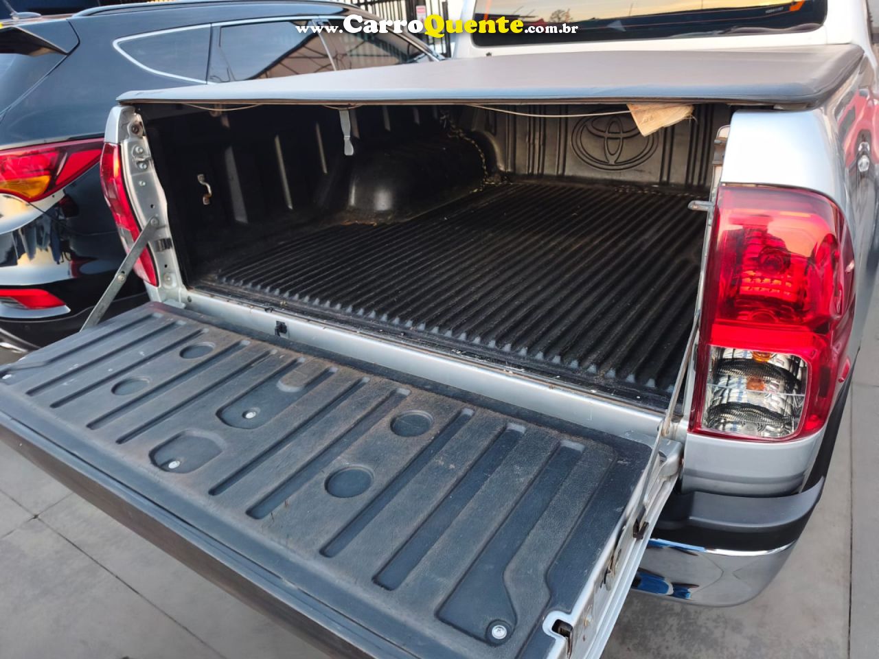 TOYOTA   HILUX CD SRV 4X4 2.8 TDI DIESEL AUT.   PRATA 2017 2.8 DIESEL - Loja