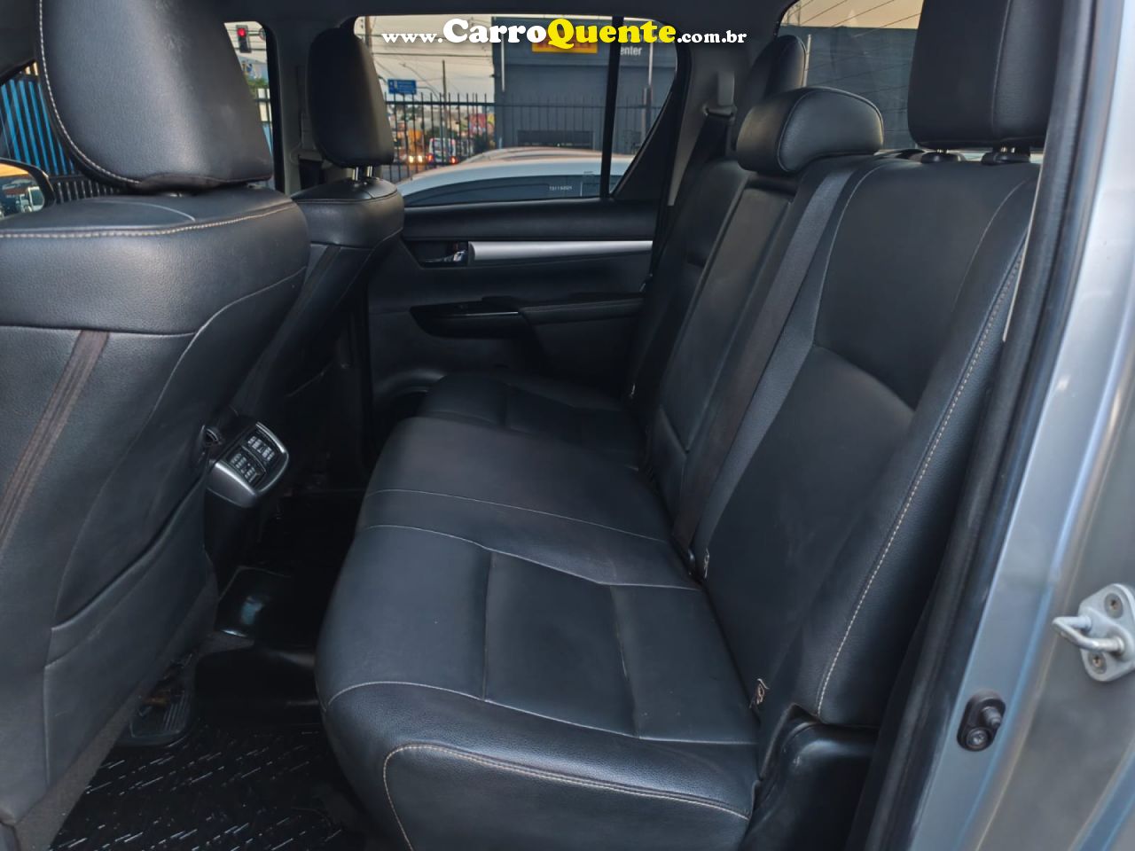 TOYOTA   HILUX CD SRV 4X4 2.8 TDI DIESEL AUT.   PRATA 2017 2.8 DIESEL - Loja