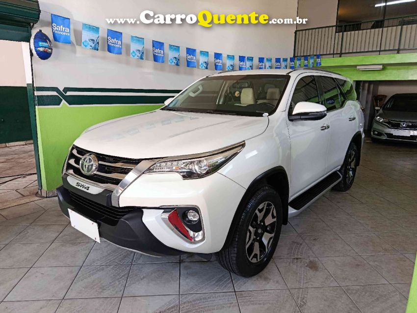 Toyota HILUX SW4 2.8 SRX DIAMOND 4X4 7 LUGARES 16V TURBO INTERCOOLER DIESEL 4P AUTOMÁTICO - Loja