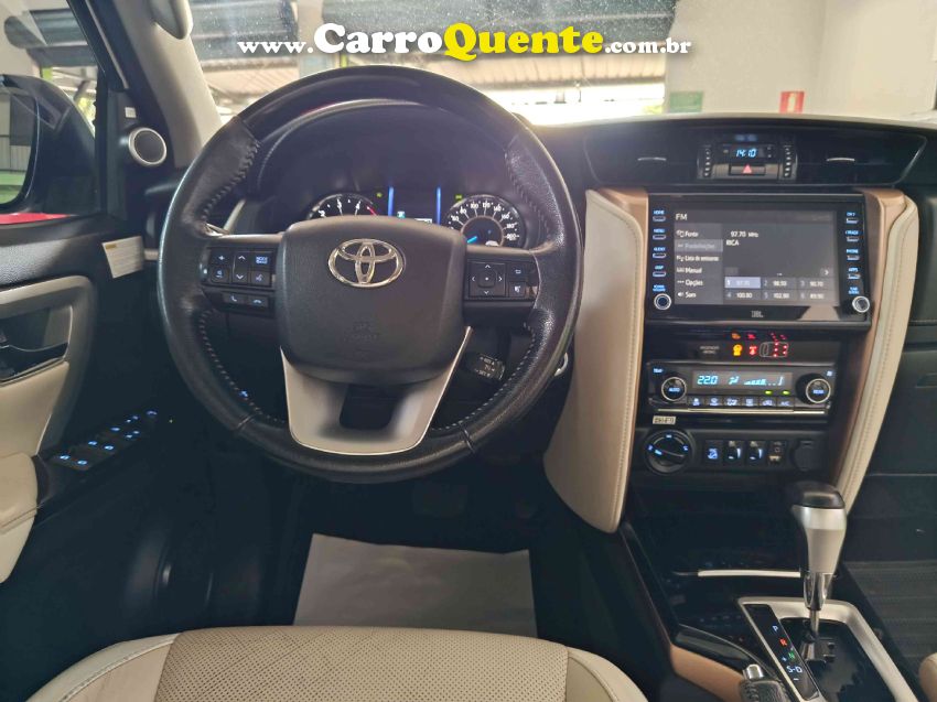 Toyota HILUX SW4 2.8 SRX DIAMOND 4X4 7 LUGARES 16V TURBO INTERCOOLER DIESEL 4P AUTOMÁTICO - Loja