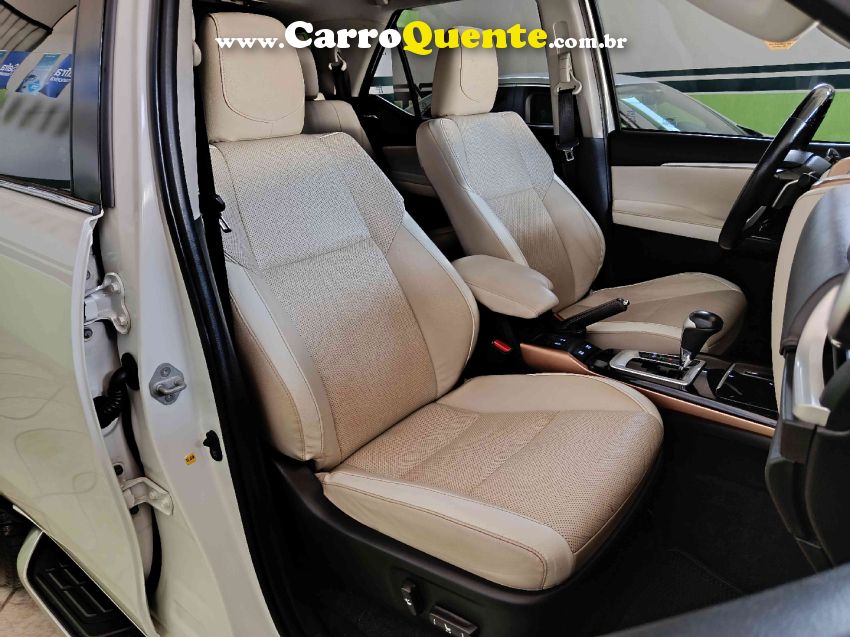 Toyota HILUX SW4 2.8 SRX DIAMOND 4X4 7 LUGARES 16V TURBO INTERCOOLER DIESEL 4P AUTOMÁTICO - Loja