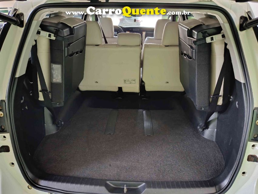Toyota HILUX SW4 2.8 SRX DIAMOND 4X4 7 LUGARES 16V TURBO INTERCOOLER DIESEL 4P AUTOMÁTICO - Loja