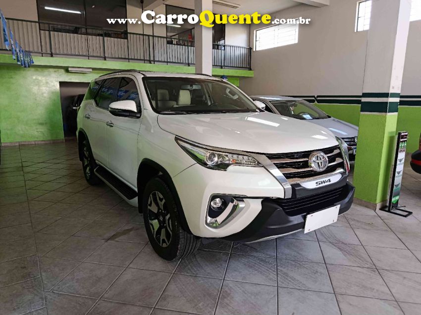 Toyota HILUX SW4 2.8 SRX DIAMOND 4X4 7 LUGARES 16V TURBO INTERCOOLER DIESEL 4P AUTOMÁTICO - Loja