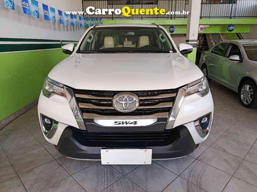 Toyota HILUX SW4 2.8 SRX DIAMOND 4X4 7 LUGARES 16V TURBO INTERCOOLER DIESEL 4P AUTOMÁTICO - Loja