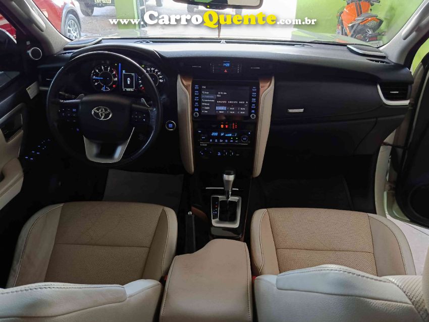 Toyota HILUX SW4 2.8 SRX DIAMOND 4X4 7 LUGARES 16V TURBO INTERCOOLER DIESEL 4P AUTOMÁTICO - Loja