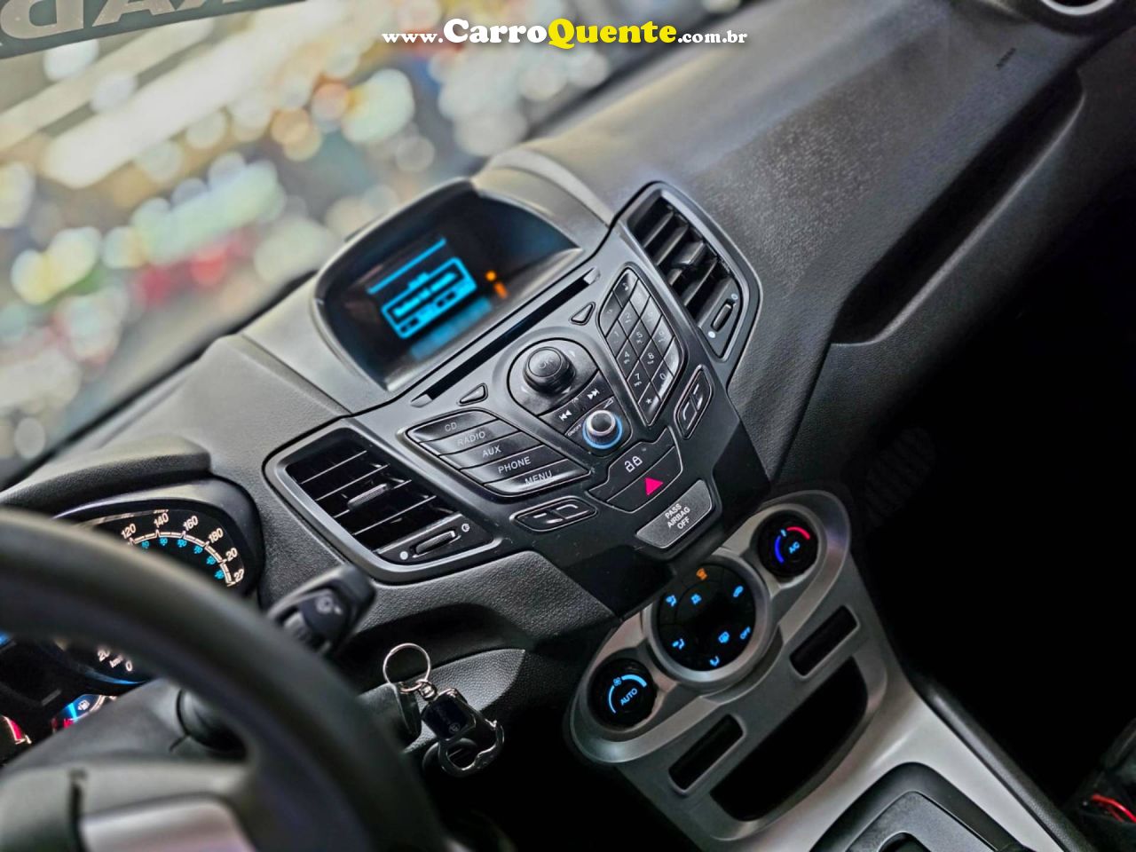 FORD FIESTA 1.6 SE SEDAN 16V 2015 - Loja