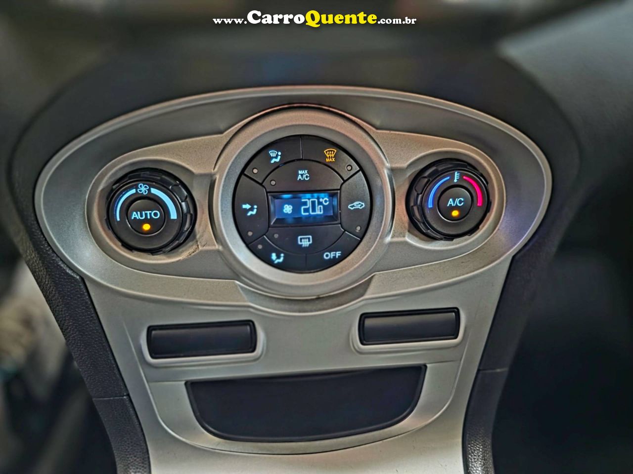 FORD FIESTA 1.6 SE SEDAN 16V 2015 - Loja