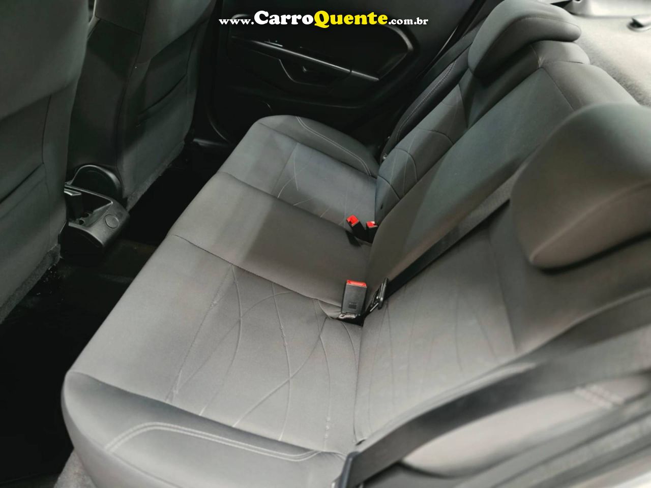 FORD FIESTA 1.6 SE SEDAN 16V 2015 - Loja