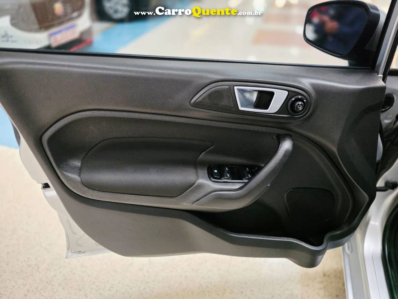 FORD FIESTA 1.6 SE SEDAN 16V 2015 - Loja