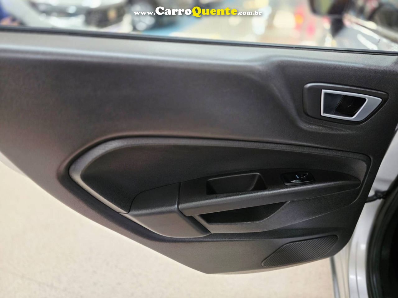 FORD FIESTA 1.6 SE SEDAN 16V 2015 - Loja