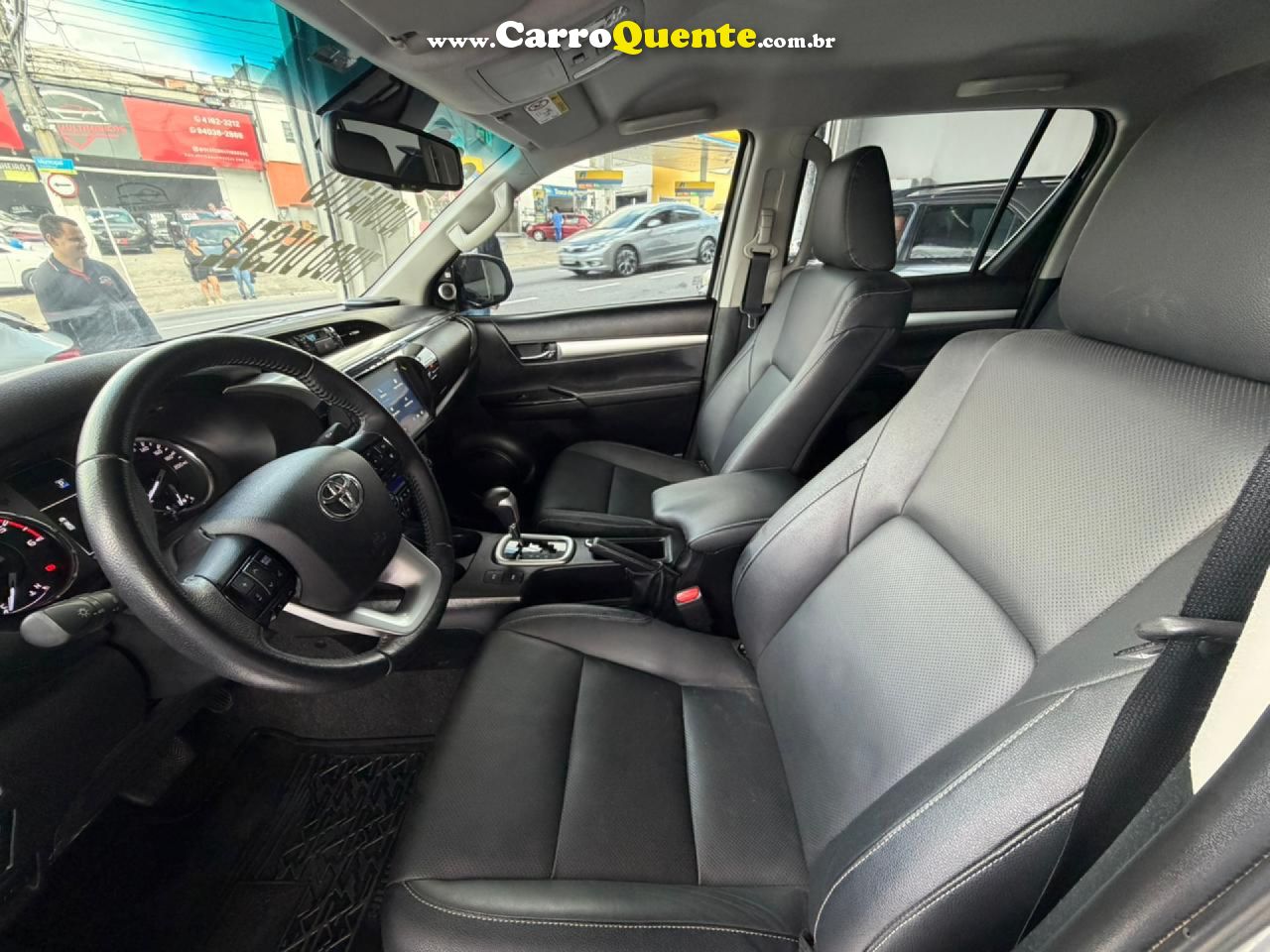 TOYOTA   HILUX CD SRX 4X4 2.8 TDI 16V DIESEL AUT.   PRATA 2024 2.8 DIESEL - Loja
