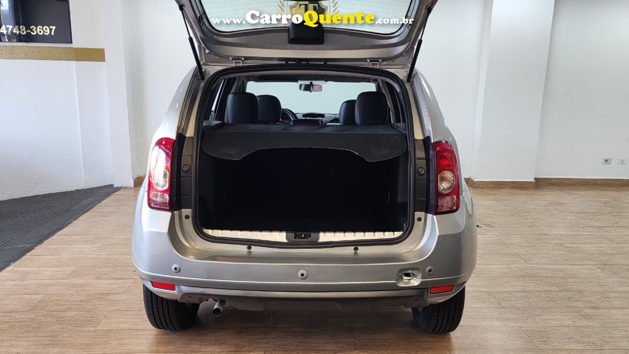 RENAULT   DUSTER DYNAMIQUE 2.0 FLEX 16V AUT.   PRATA 2014 2.0 FLEX - Loja