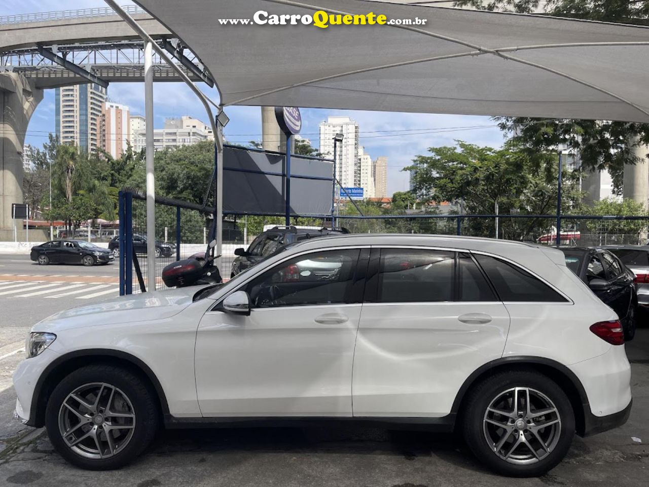 MERCEDES-BENZ   GLC 250 4MATIC 2.0 TB 16V AUT.   BRANCO 2016 2.0 GASOLINA - Loja