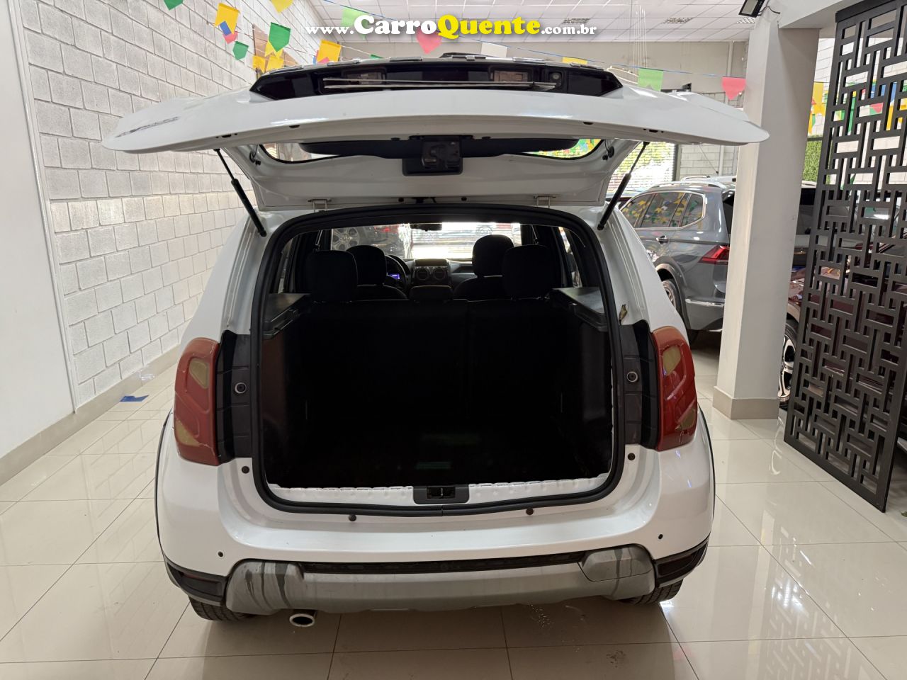 RENAULT   DUSTER DYNAMIQUE 2.0 FLEX 16V AUT.   BRANCO 2017 2.0 FLEX - Loja