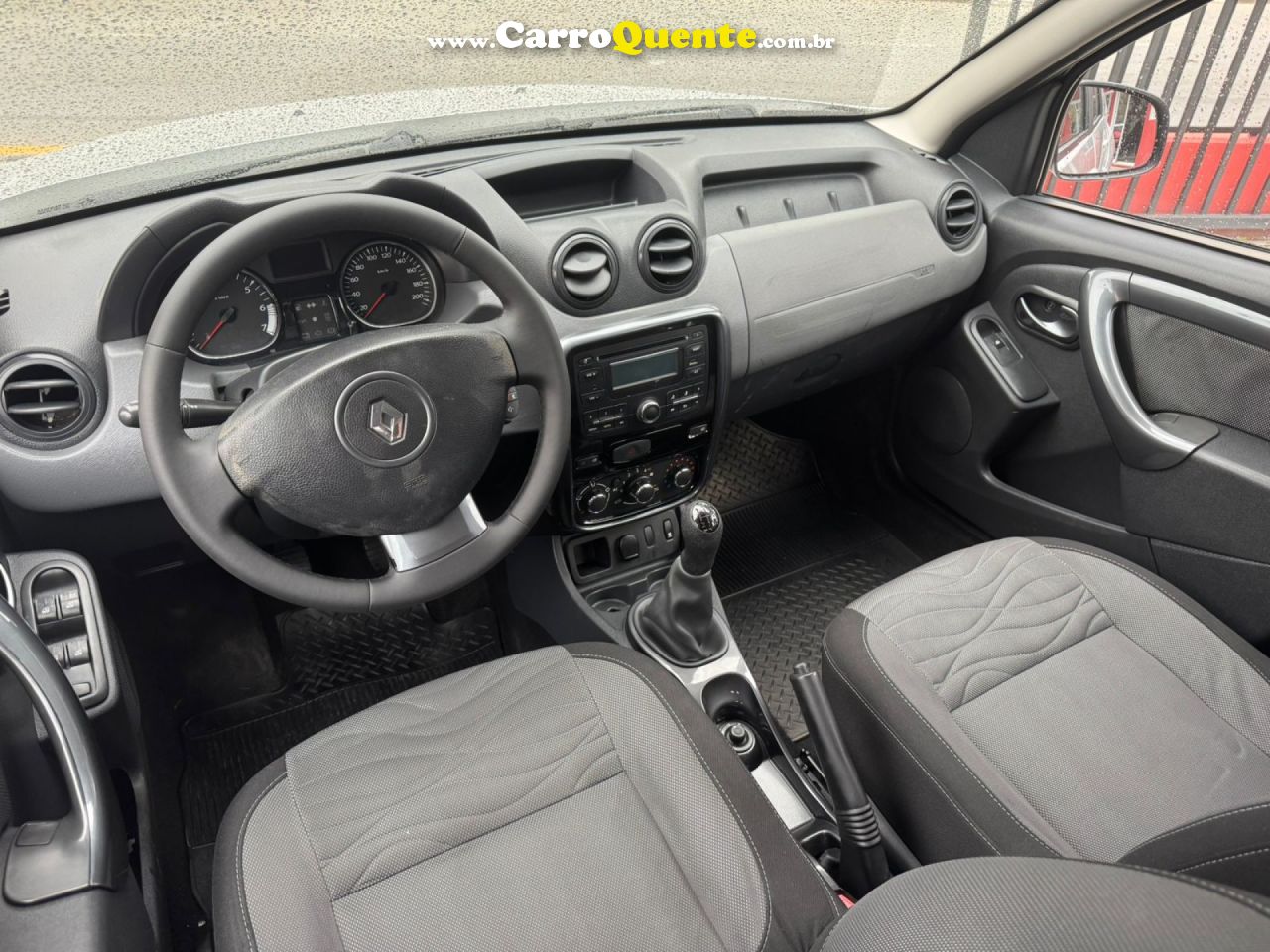 RENAULT   DUSTER DYNAMIQUE 1.6 FLEX 16V MEC.   PRATA 2014 1.6 FLEX - Loja