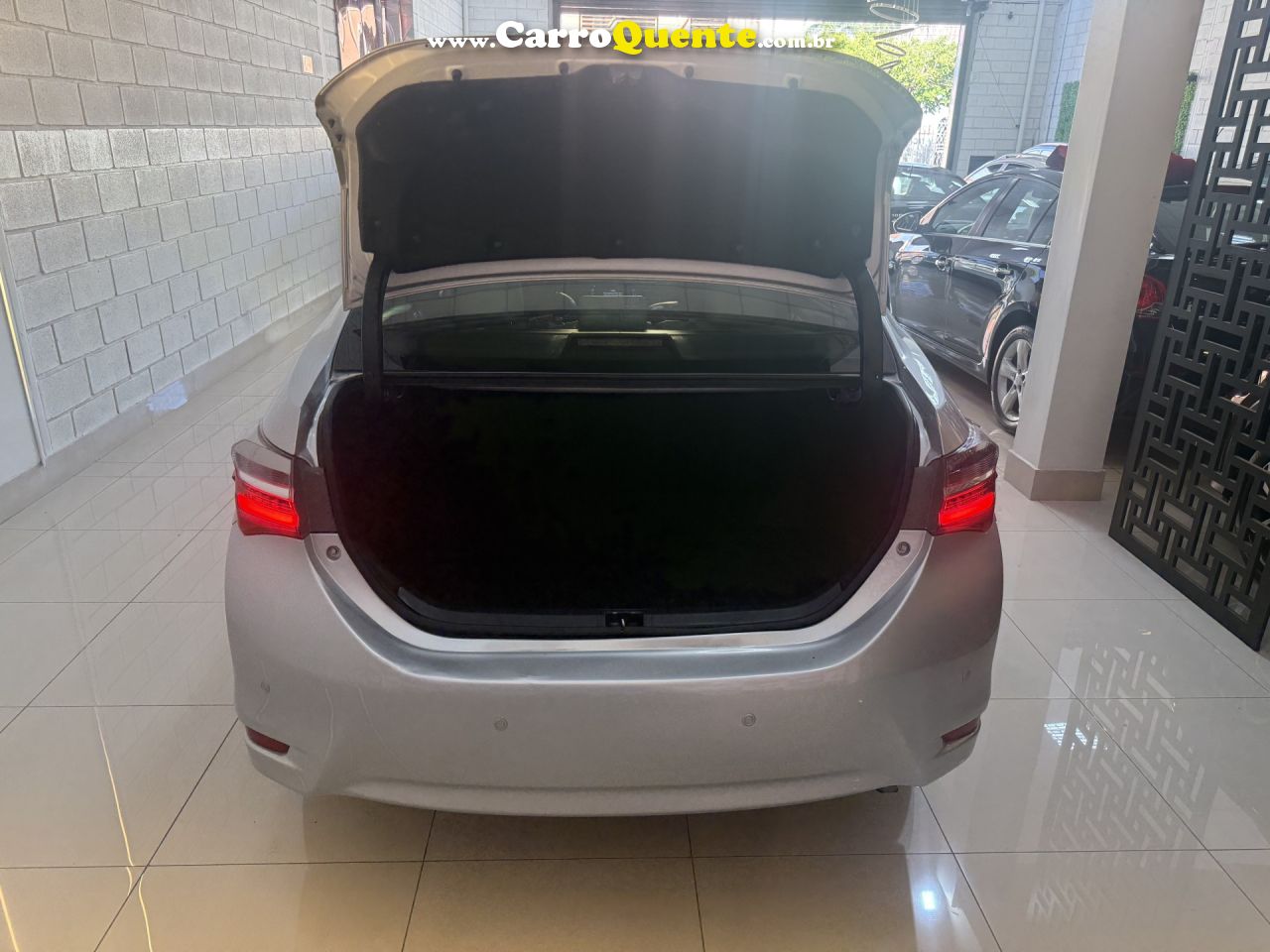 TOYOTA   COROLLA XEI 2.0 FLEX 16V AUT.   PRATA 2018 2.0 FLEX - Loja
