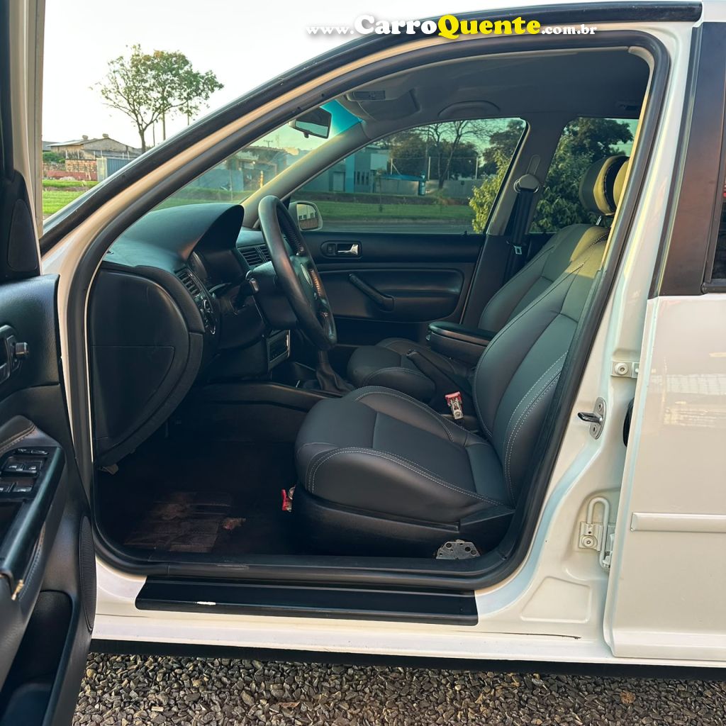 VOLKSWAGEN   GOLF SPORTLINE 1.6 MI TOTAL FLEX 8V 4P   BRANCO 2011 1.6 FLEX - Loja