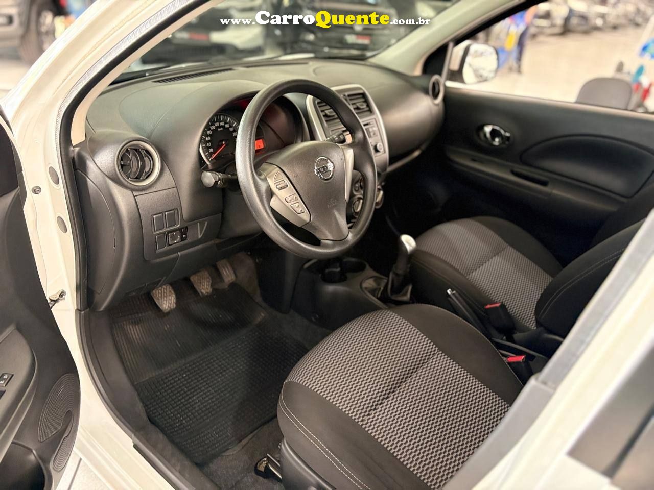 NISSAN MARCH 2017 - Loja