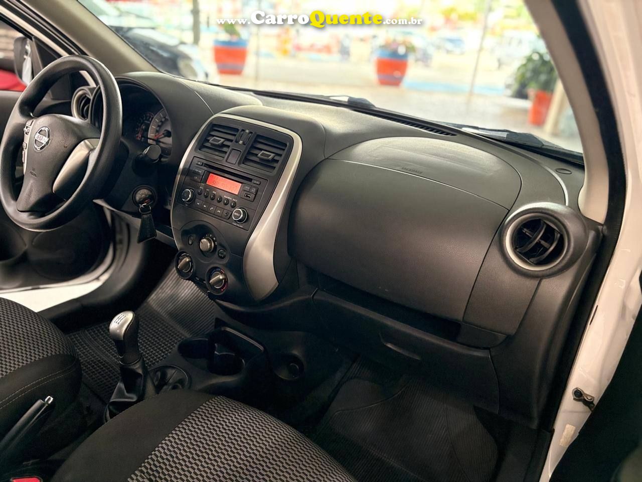 NISSAN MARCH 2017 - Loja