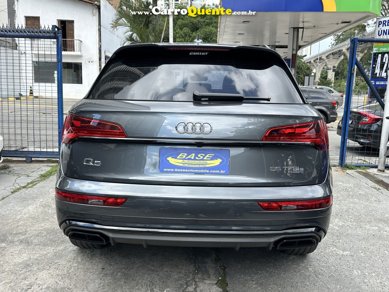 AUDI   Q5 PERF. BLACK 2.0 TFSIE S.TR. QT (HIB.)   CINZA 2023 2.0 GASOLINA E ELÉTRICO - Loja