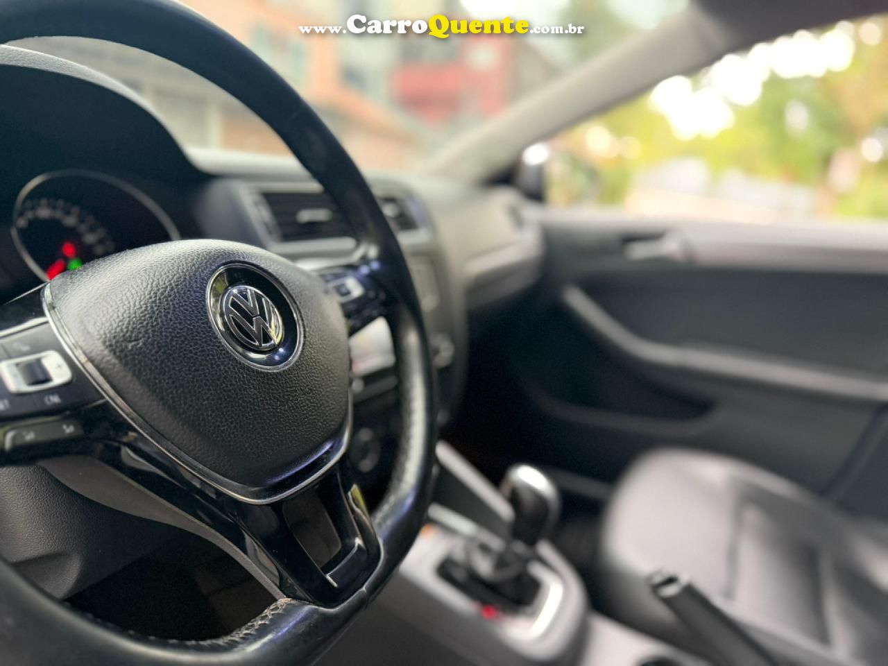 VOLKSWAGEN   JETTA COMFORTLINE 1.4 TSI 16V 4P AUT.   CINZA 2018 1.4 GASOLINA - Loja